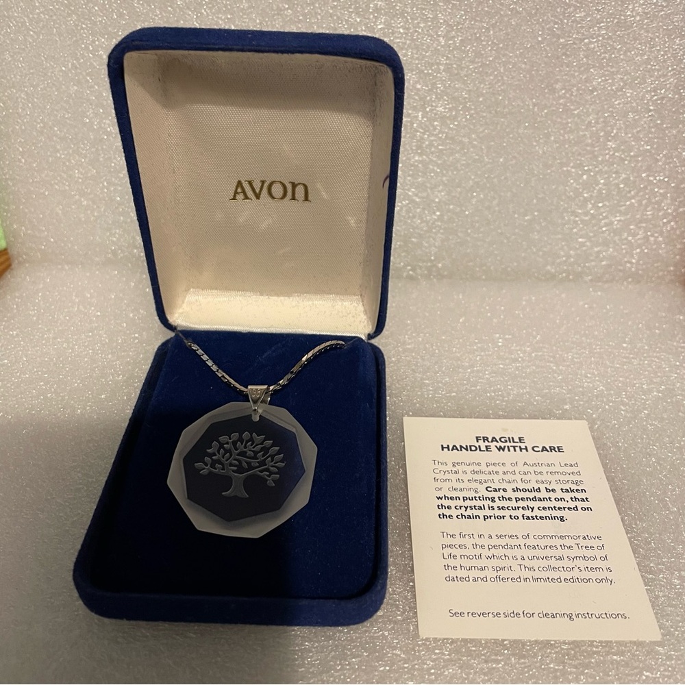 Vintage 1981 Avon Silver Tree of life crystal Pendant Necklace